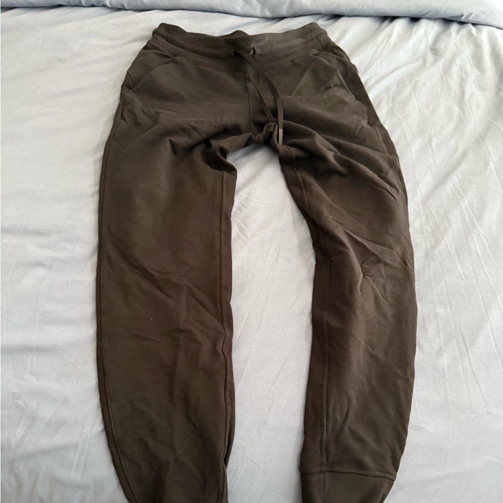 Lululemon black scuba joggers size 6